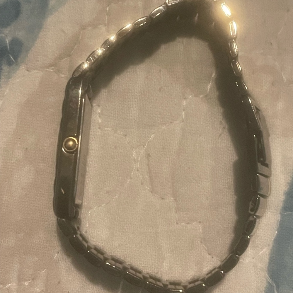 Seiko Gold and Silver Watch. Needs battery. Damaged and wear. - Picture 7 of 12